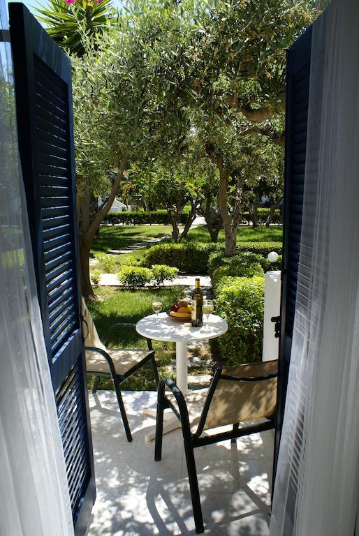Villea Village Makrýgialos Exterior foto